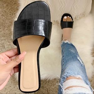 ✨NEW Amelia Sandal- in Black Croc